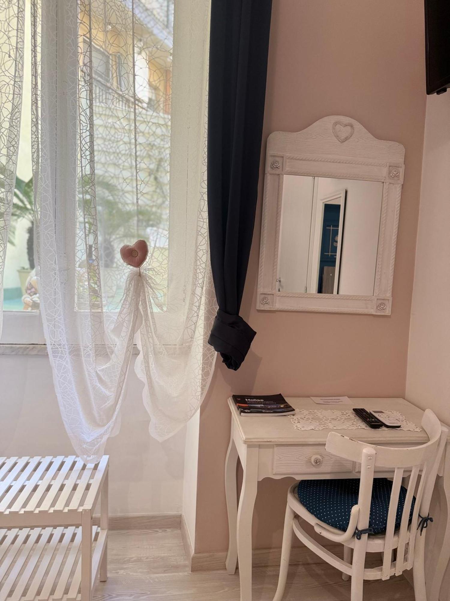 Le Stanze Del Centro Hotel Termoli Bagian luar foto